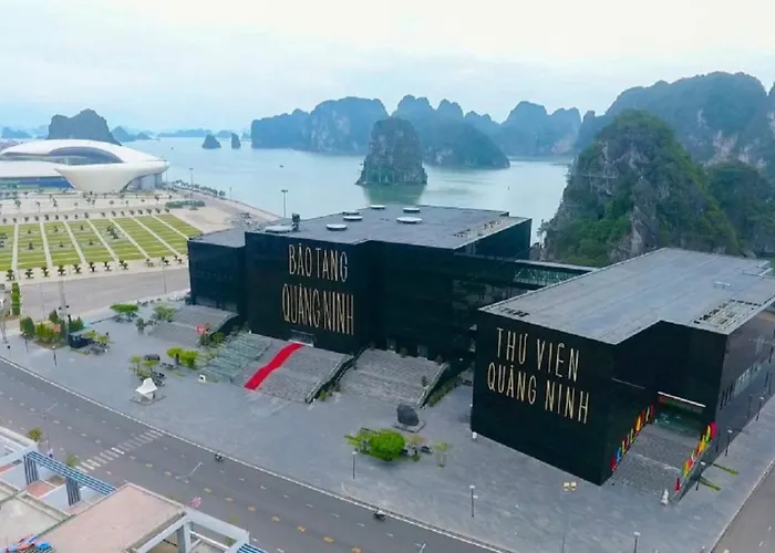Khách sạn Golden Sea